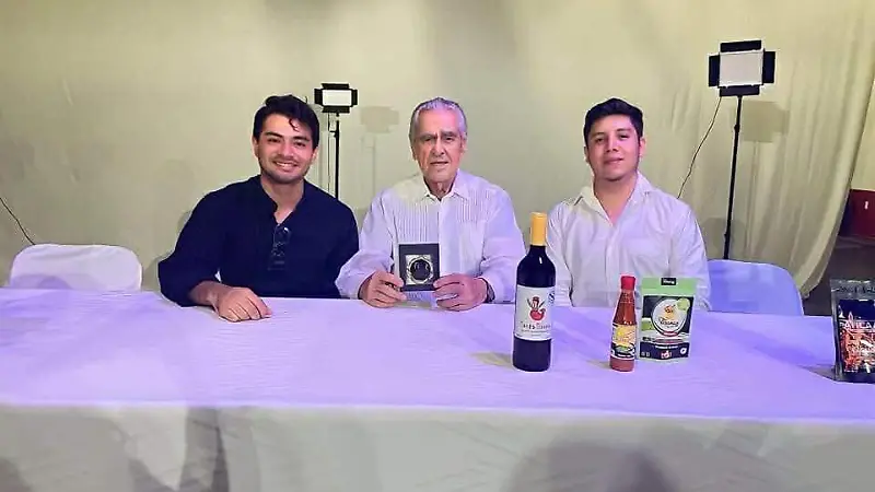 Dentro de su trayectoria Alberto ha convivido con importantes actores entre ellos Erick del Castillo.